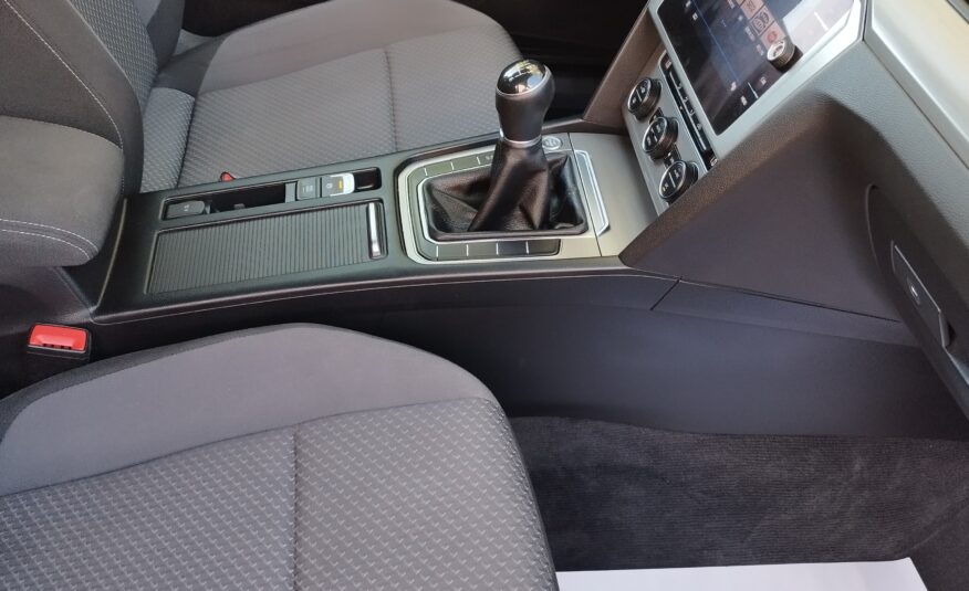 VOLKSWAGEN Passat Variant Advance