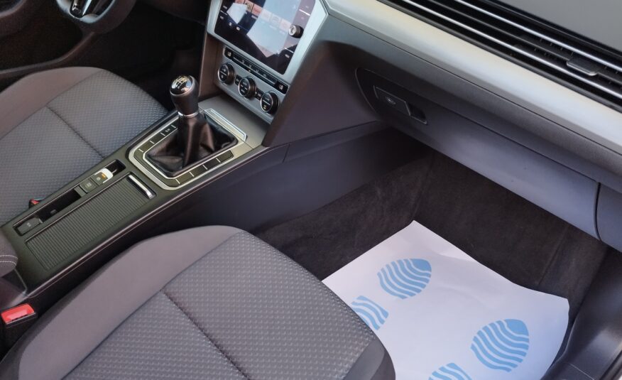 VOLKSWAGEN Passat Variant Advance