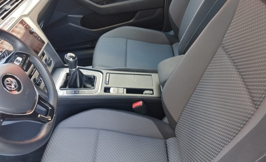 VOLKSWAGEN Passat Variant Advance