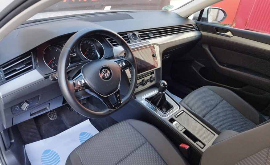 VOLKSWAGEN Passat Variant Advance